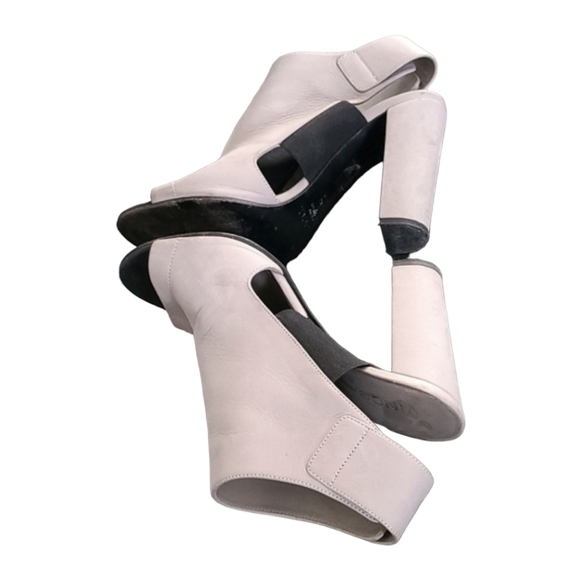 VINCE Anetta Chelsea Booties Heels 40 9 Slingback Sandals RARE Woodsmoke Grey - Picture 6 of 16